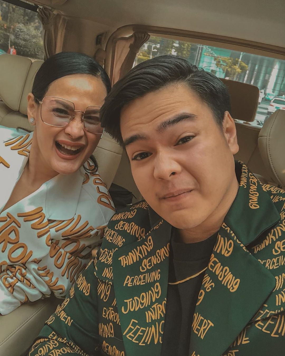 Tak Disangka, 9 Artis ini Ternyata Keturunan Pahlawan dan Pejuang Indonesia. Sudah Tahu? 23 Tak Disangka, 9 Artis ini Ternyata Keturunan Pahlawan dan Pejuang Indonesia. Sudah Tahu?