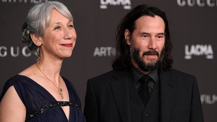 Menyendiri Selama 20 Tahun, Keanu Reeves Akhirnya Move On dan Kenalkan Kekasihnya ke Publik