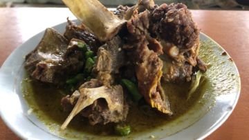 Review Kuliner: Tengkleng Gajah, Menu Super Jumbo yang Menggugah Selera. Rasanya Lezat dan Mantap!