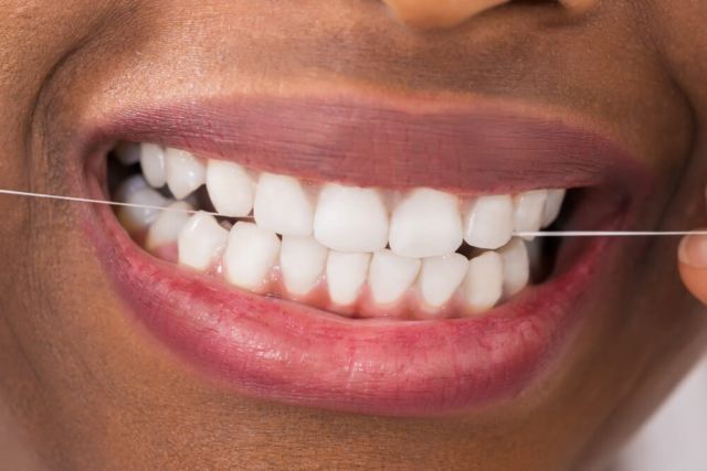 7 Cara Membersihkan Karang Gigi secara Alami, Lumayan Bantu Sebelum Scalling