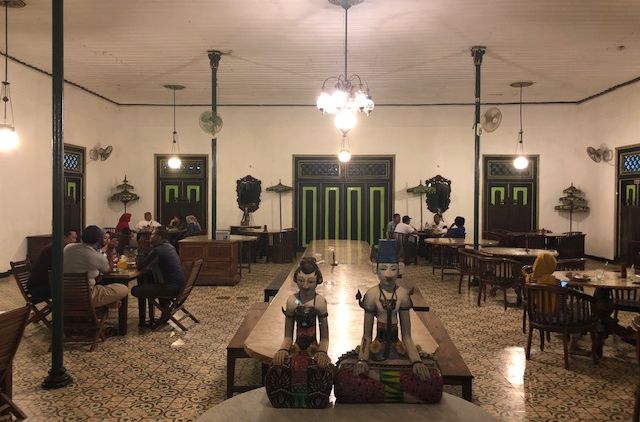 Pendopo nDalem Resto, Warung Angkringan dengan Nuansa ala Kraton. Menunya Jogja Banget Lho!
