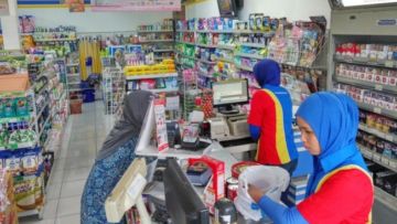 Balada Jadi Kasir Minimarket, Dicuekin Saat Nawarin Pulsa dan Minta Kembalian Buat Donasi