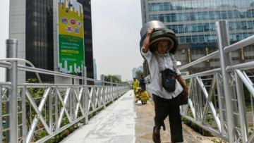 Atap JPO Sudirman Dicopot Biar Bisa Buat Selfie, Justru Jadi Siksaan Baru Buat Pejalan Kaki