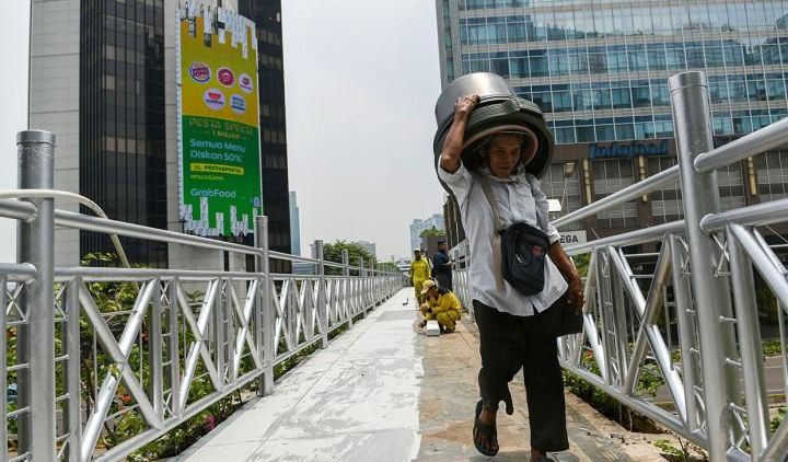 Atap JPO Sudirman Dicopot Biar Bisa Buat Selfie, Justru Jadi Siksaan Baru Buat Pejalan Kaki