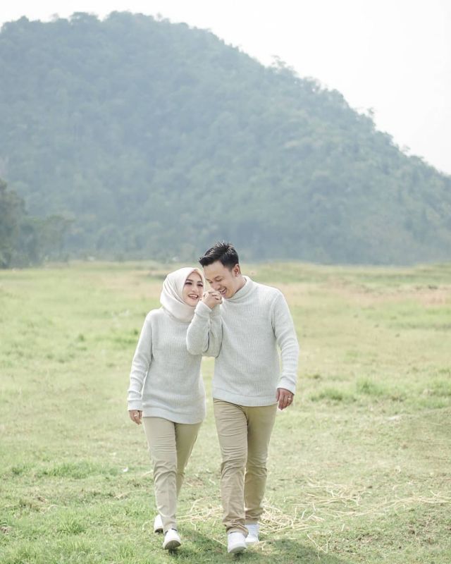 Prewedding Casual Outdoor Putih