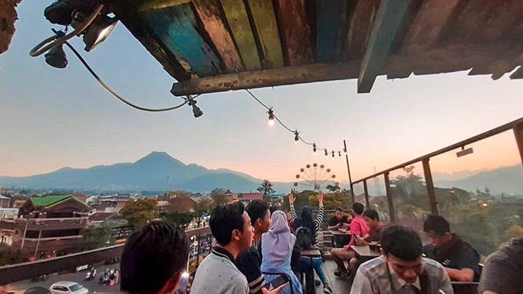 Kopi Letek Batu, Tempat Nongkrong Hits yang Punya Pemandangan Indah dan Instagramable Abis!