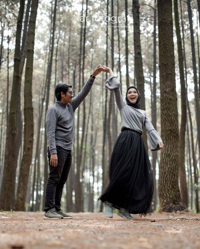 Prewedding Casual Outdoor Monokrom