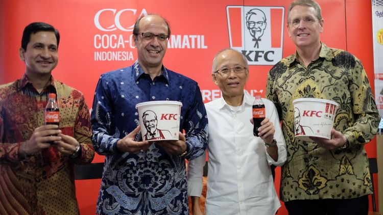 Kabar Baik Buat Kamu! Kini Produk Minuman Coca Cola Amatil Bisa Kamu Nikmatin di Gerai KFC