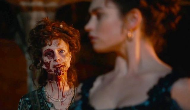 Mrs. Featherstone yang telah berubah menjadi zombi