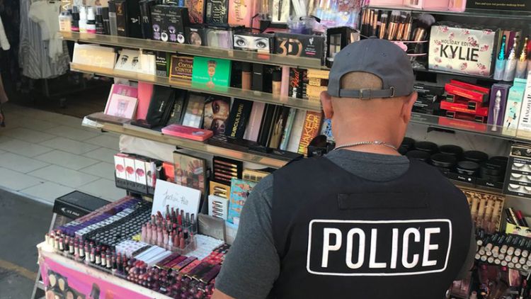 Ini Lho Bahaya Menggunakan Make Up Palsu, Yakin Make Up yang Kamu Punya Benar-Benar Asli?