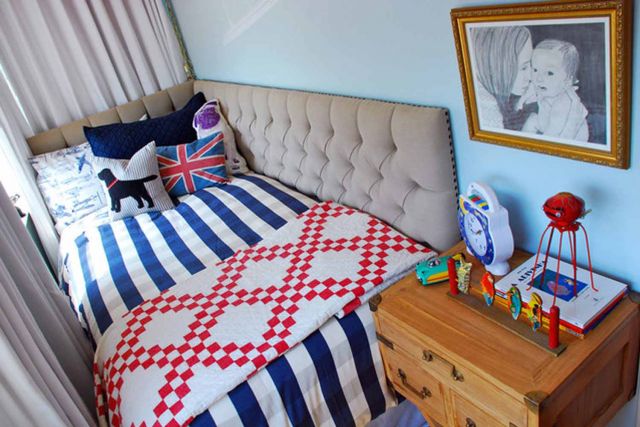 Kamar tidur sempit untuk si kecil di Tiny Bedroom Nook karya Glamour Nest