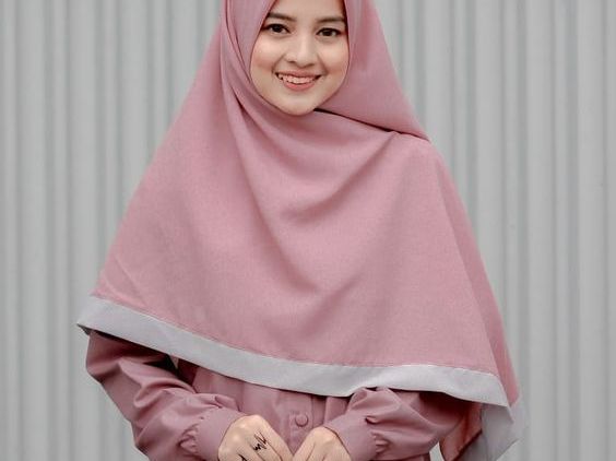 Tampil Fashionable Anti Ribet, Berikut Inspirasi Busana Muslim Warna Pastel ala Selebgram