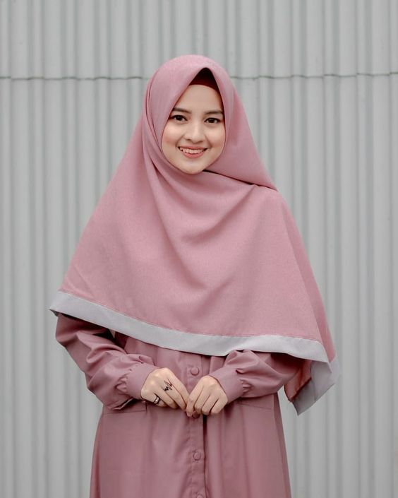 Tampil Fashionable Anti Ribet, Berikut Inspirasi Busana Muslim Warna Pastel ala Selebgram