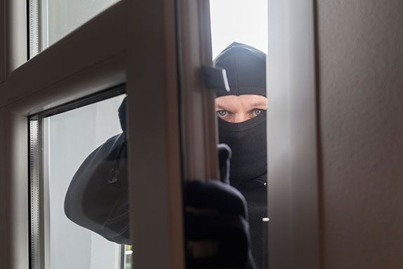 Pastikan rumahmu aman saat ditinggal liburan