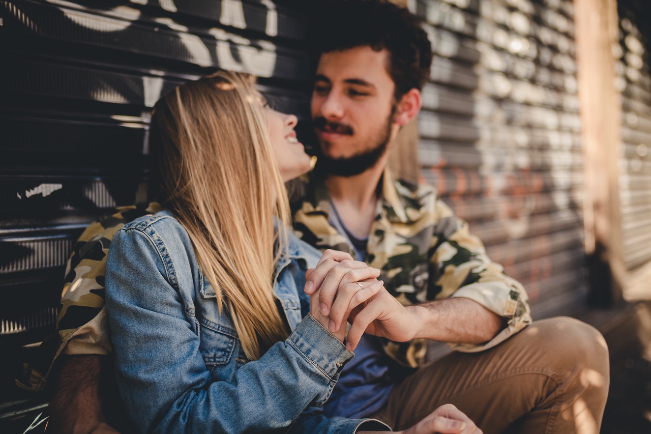 Ternyata Ini Alasan Mengapa Bad Boy dengan Mudah Menarik Perhatian Perempuan!
