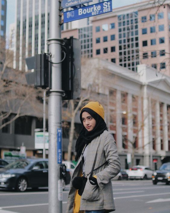 Kece dan Unik, Ini Penampilan 8 Hijabers yang Percaya Diri dengan Topinya