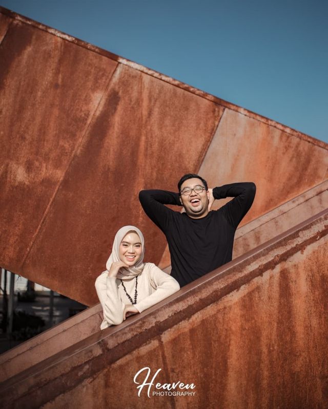 prewedding di tangga