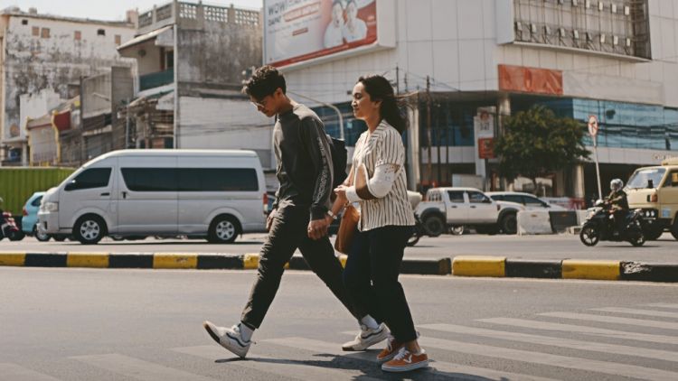Hari Pertama Tayang, Film NKCTHI Raih Lebih dari 118.000 Penonton. Gokil!