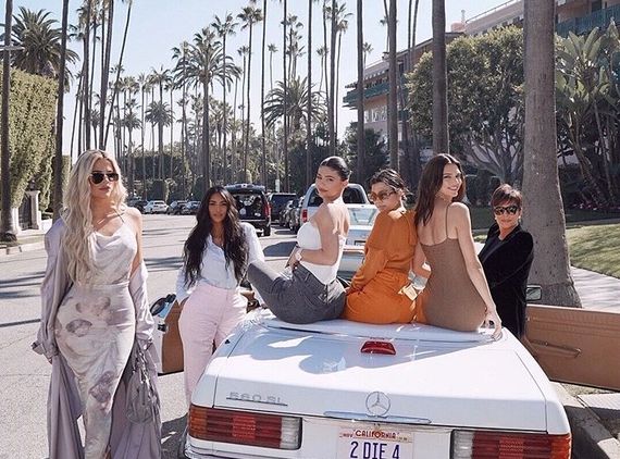 Intip 6 Inspirasi Streetwear ala Keluarga Kardashian, Mulai dari yang Sporty sampai yang Edgy