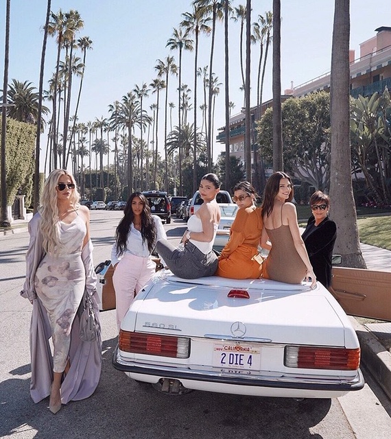 Intip 6 Inspirasi Streetwear ala Keluarga Kardashian, Mulai dari yang Sporty sampai yang Edgy