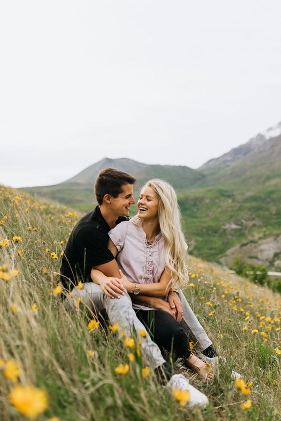 Happy couple  (source : https://www.natthayabeatty.com/)