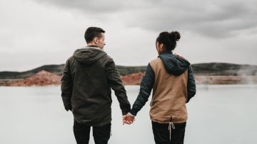 6 Sikap Pasangan yang Nggak Perlu Kamu Toleransi. Berusaha Pengertian Juga Nggak Begini