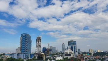 Penjelasan Kenapa Beberapa Hari Ini Tidak Turun Hujan. Malah Langit Jadi Cerah Berwarna Biru