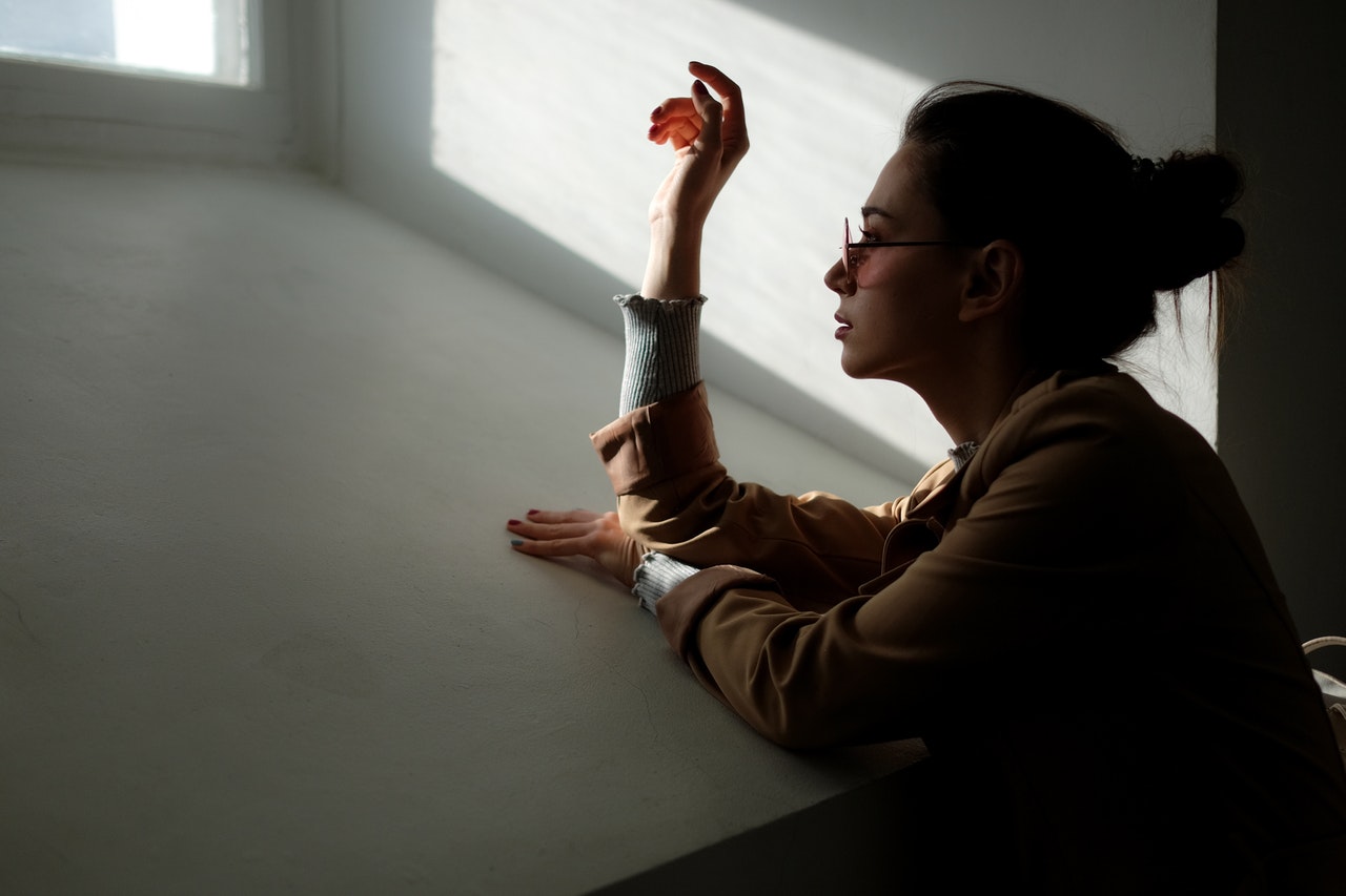 Lebih Dekat Mengenal Self-Harm Biar Nggak Gampang Menghakimi Orang Lain