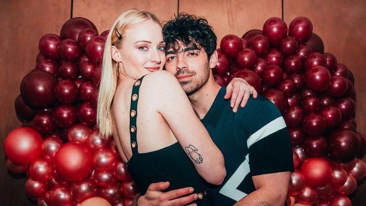 Selamat! Joe Jonas dan Sophie Turner Dikabarkan Tengah Menunggu Kelahiran Anak Pertama