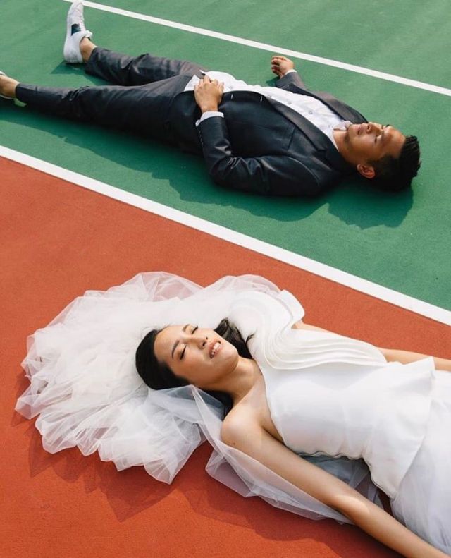 12 Ide Pre-wedding Santai untuk Kaum Rebahan. Bisa di Manapun, Pakai Kostum Apapun, Yay!