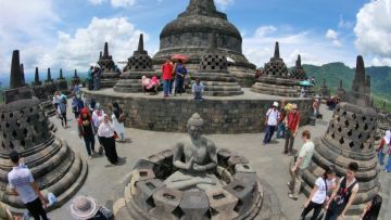 Dua Lantai Teratas Candi Borobudur Ditutup untuk Wisatawan. Gara-gara Ada Kerusakan dan Vandalisme