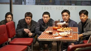 7 Rekomendasi Film Korea yang Nggak Kalah Gokil dari Parasite. Bukti Korea Bukan Cuma Drama Doang