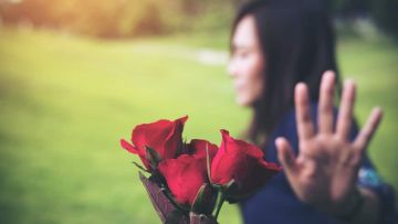 6 Alasan Kenapa Dukun Nggak Harus Bertindak Saat Cinta Ditolak. Mari Berpikir Logis, Guys!