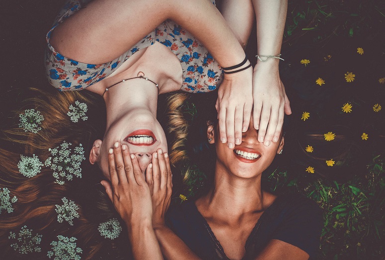 Kalau Temanmu Punya 5 Ciri-Ciri Ini, Selamat! Friendship Goal Sudah di Depan Mata