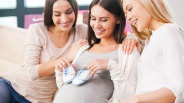 Kehamilan Bisa ‘Menular’ dari Teman? Bukan Sekadar Mitos lo, Hal ini Ternyata Mungkin Terjadi!