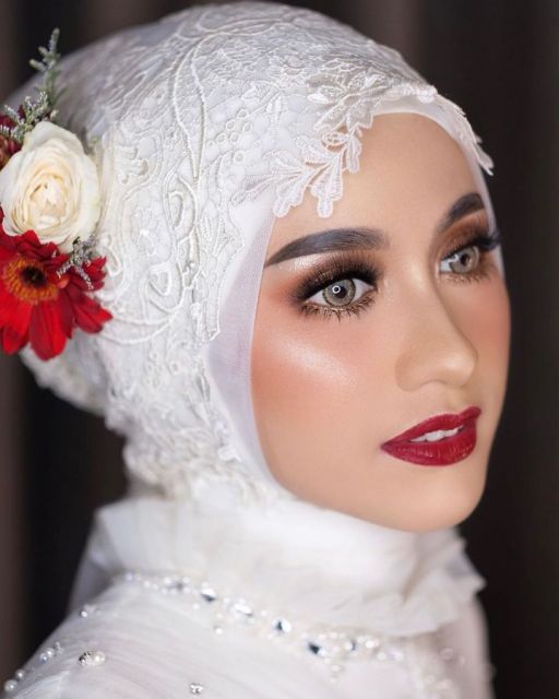 10 Ide Make-up Pernikahan Sesuai dengan Bajunya. Kunci Curi Perhatian dan Tampil Sempurna!