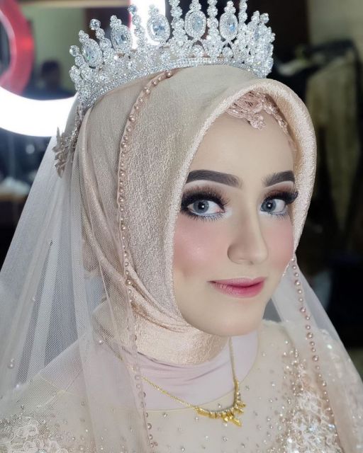 10 Ide Make-up Pernikahan Sesuai dengan Bajunya. Kunci Curi Perhatian dan Tampil Sempurna!