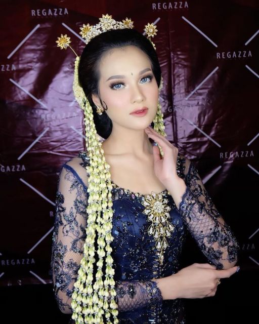 10 Ide Make-up Pernikahan Sesuai dengan Bajunya. Kunci Curi Perhatian dan Tampil Sempurna!