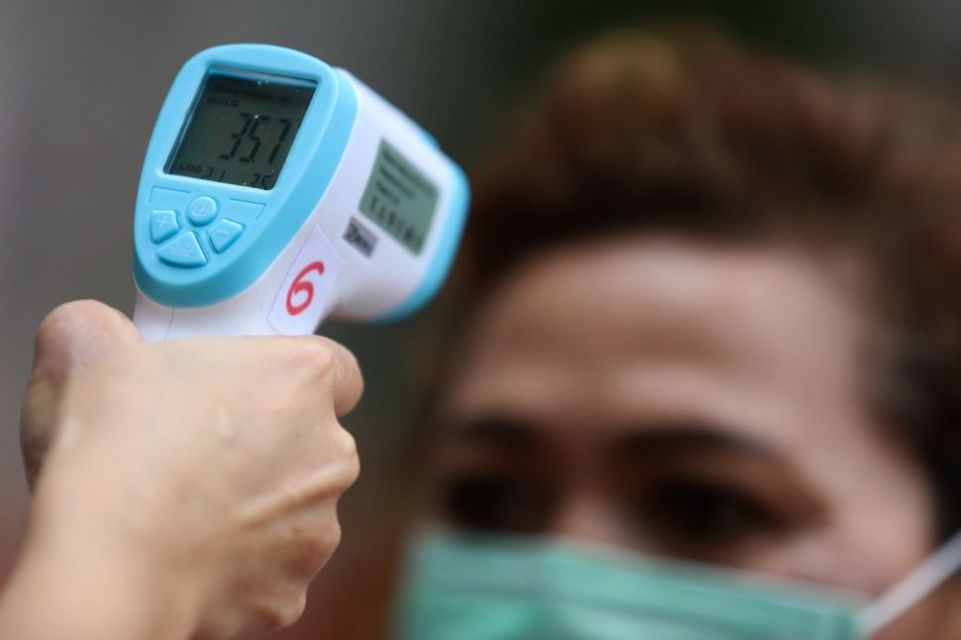 Pengecekan suhu tubuh saat tamu undangan hadir