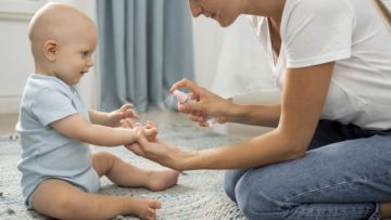 Pro-Kontra Penggunaan Hand Sanitizer pada Bayi dan Balita. Kalau Ngasal, Bisa Bahaya!