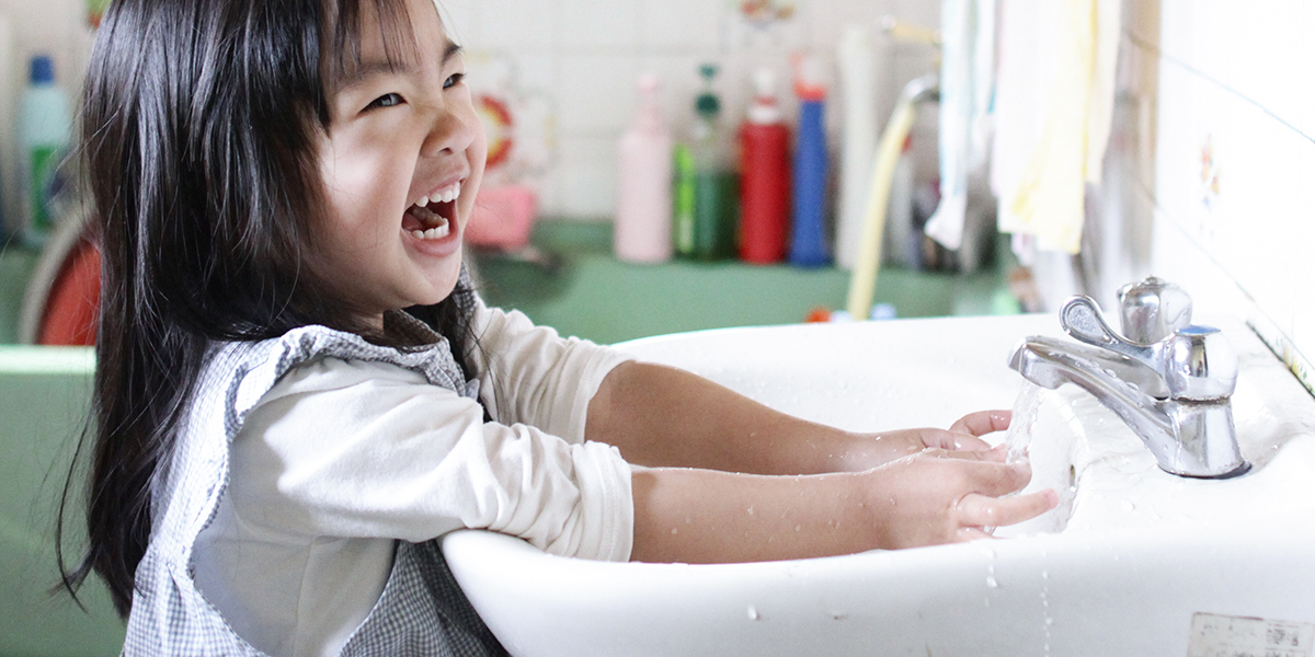 Tetap Tenang, 5 Hal ini Bisa Mama Lakukan untuk Jauhkan si Kecil dari Ancaman Virus. Stay Safe!
