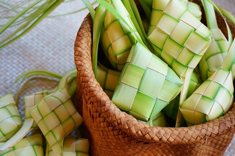Makna Filosofi Ketupat dan Opor Ayam Saat Lebaran 8 Makna Filosofi Ketupat dan Opor Ayam Saat Lebaran
