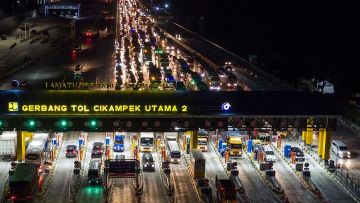 H-1 Larangan Mudik, Terjadi Kepadatan Pemudik di Pintu Tol, Terminal Bus dan Pelabuhan!