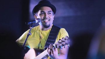 Deretan Lagu Glenn Fredly yang Setia Menemanimu dari Patah Hati Hingga Bahagia. Favoritmu yang Mana?