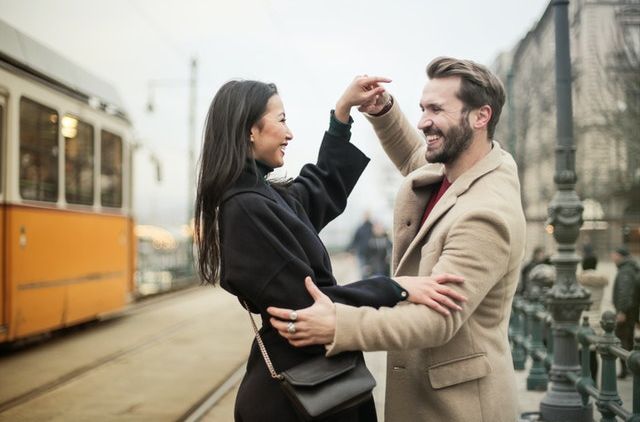 Ternyata 5 Ini Perbedaan Jatuh Cinta Laki-Laki dan Perembuan yang Wajib Kamu Tau