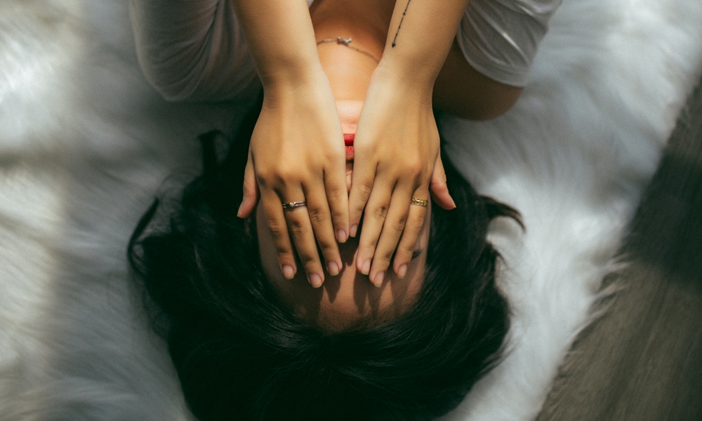 Hati-hati, Overthinking Bisa Membunuh Kebahagiaanmu. Lakukan 5 Hal Ini agar Kamu Terbebas darinya!