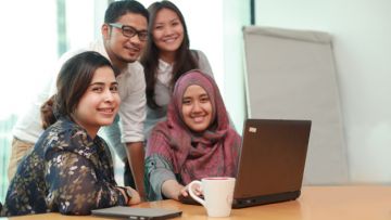 7 Pekerjaan yang Cocok Bagi Fresh Graduate Tanpa Pengalaman. Bisa Dicoba untuk Batu Loncatan