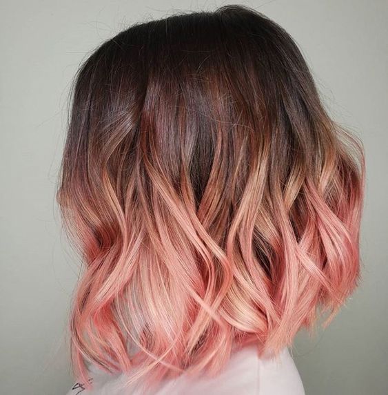 Sempat Dicap Nyeleneh Bahkan Dicaci, Kini 4 Desain Fashion Ini Justru Trending dan Dipuji! 12 Sempat Dicap Nyeleneh Bahkan Dicaci, Kini 4 Desain Fashion Ini Justru Trending dan Dipuji!