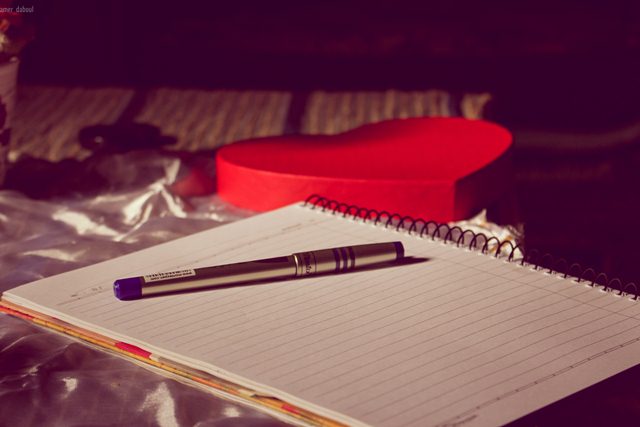 gray-and-blue-click-pen-on-white-notebook-921716