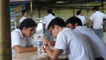 Nostalgia 5 Kelakuan Anak SMA Batalin Puasa di Siang Hari. Zaman di Mana Iman Masih Seujung Jari